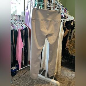 Vuori Women's Cream Leggings